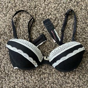 Size 34B gently used lace bra!